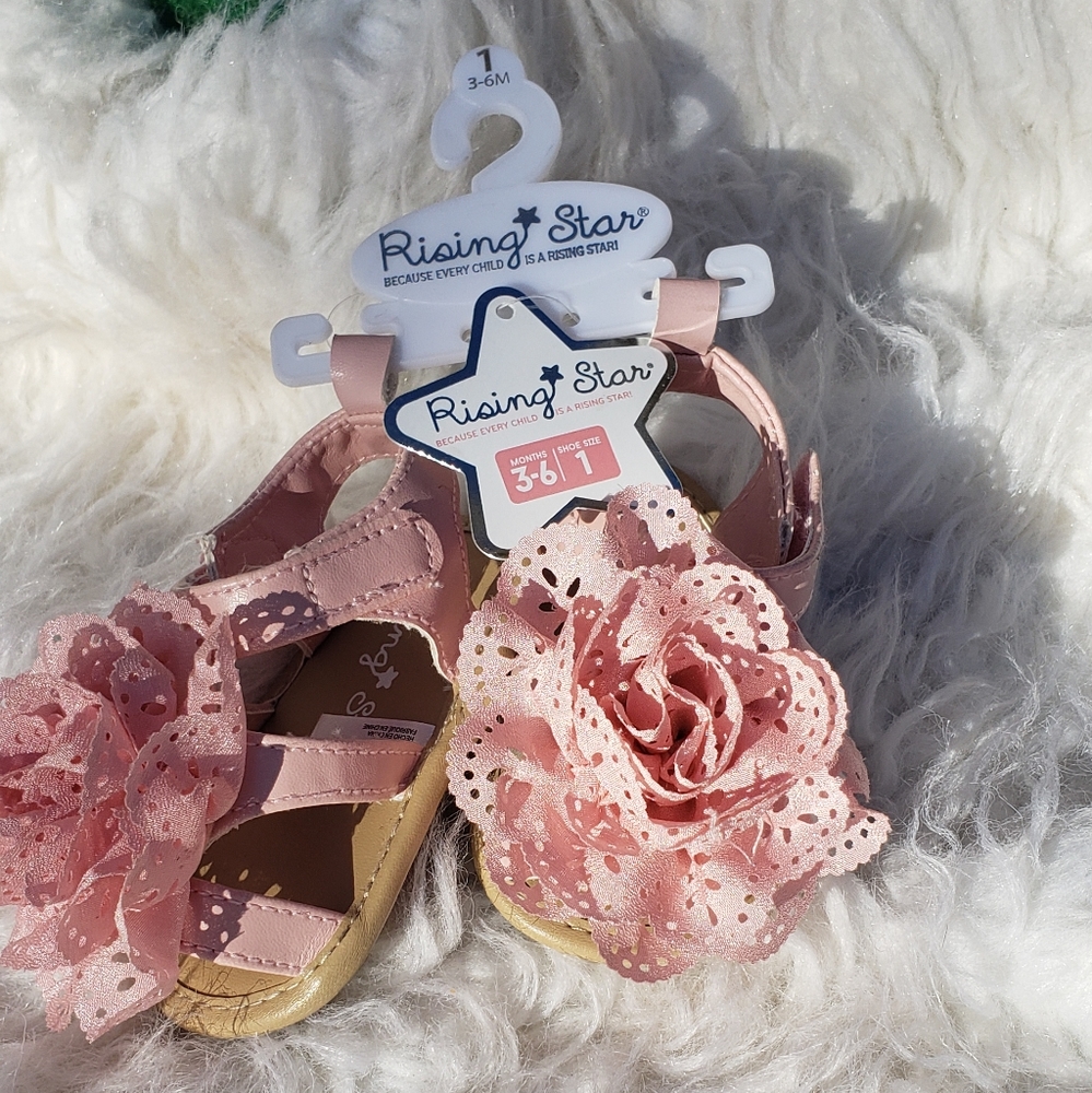 NWT Rising Star pink sandals with flower